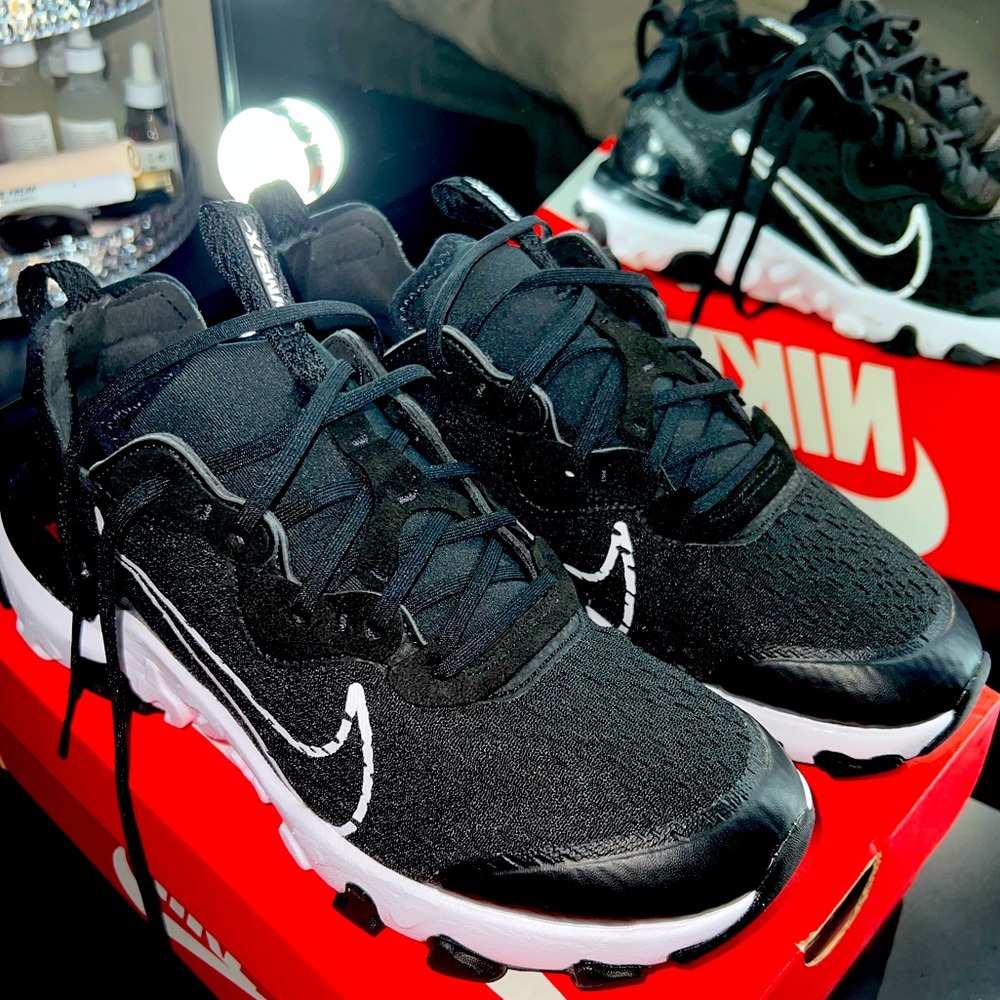 NIKE SNEAKERS REACT VISION